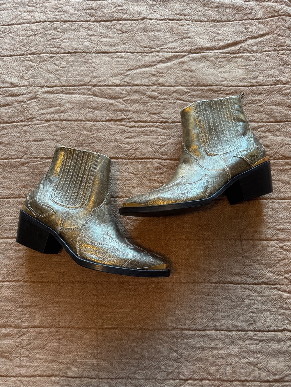 NWOB Guess Western Booties - Picture 1 of 5